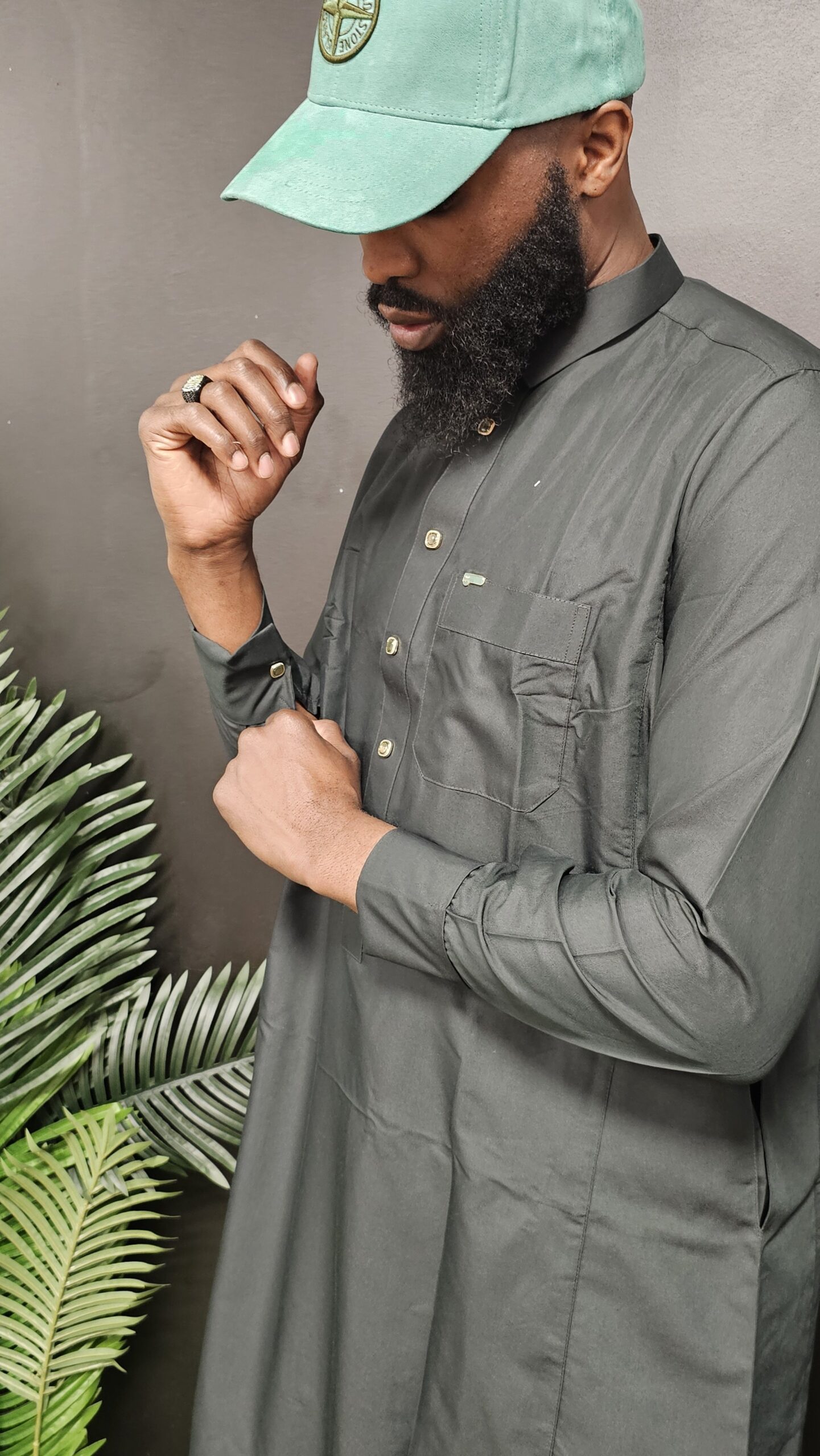 1000022615-scaled.jpg Qamis de luxe Saoudien – Image 1