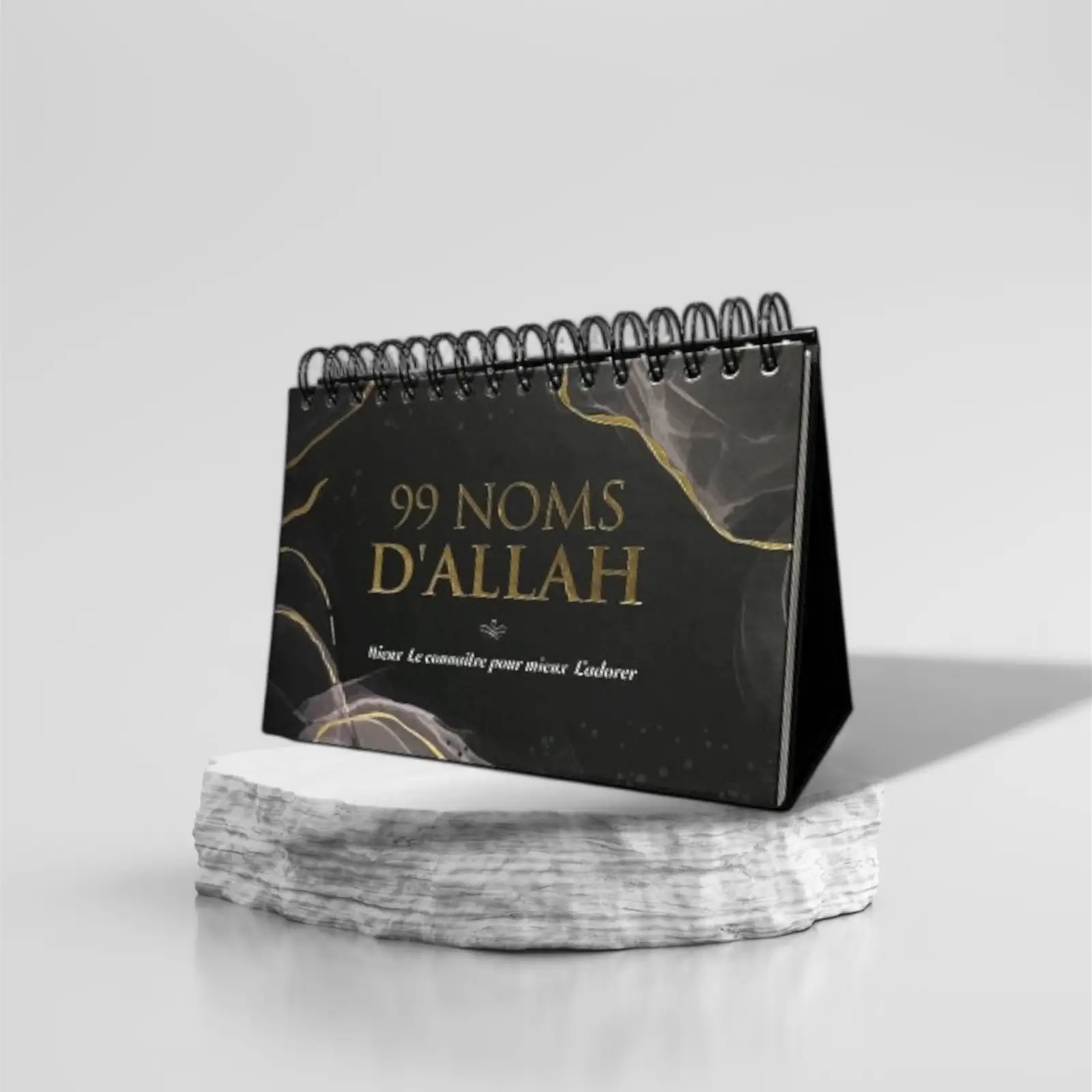 1000085130.png 99 NOMS D'ALLAH - MIEUX LE CONNAÎTRE POUR MIEUX L'ADORER - CALENDRIER CHEVALET NOIR - EDITIONS AL-HADITH – Image 1